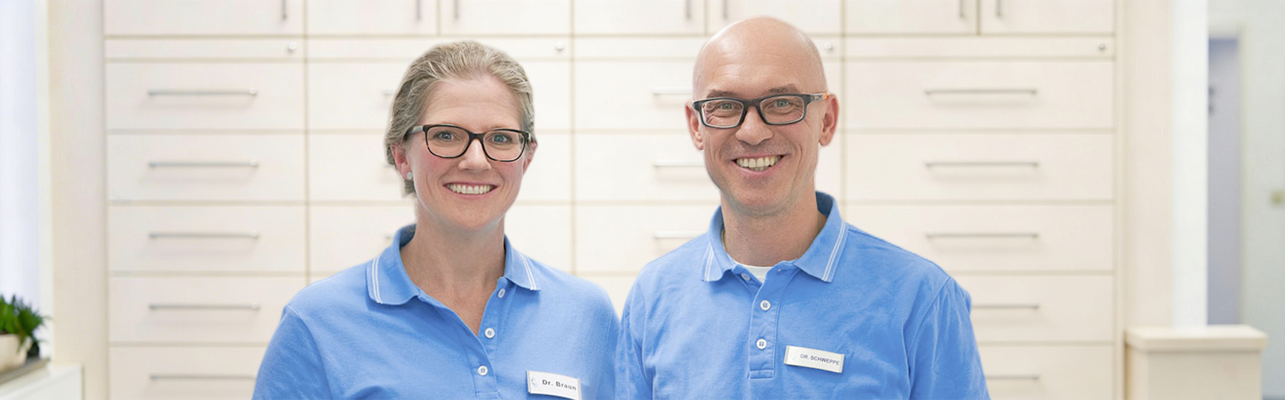 Dr. Katharina Braun und Dr. Claus Schweppe, lächelnd.